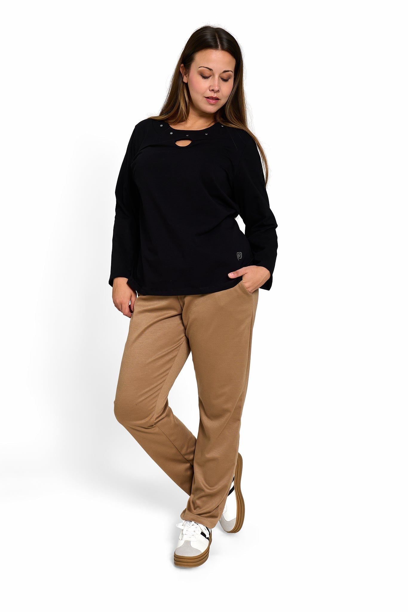 Long-sleeved T-shirt with studded neckline